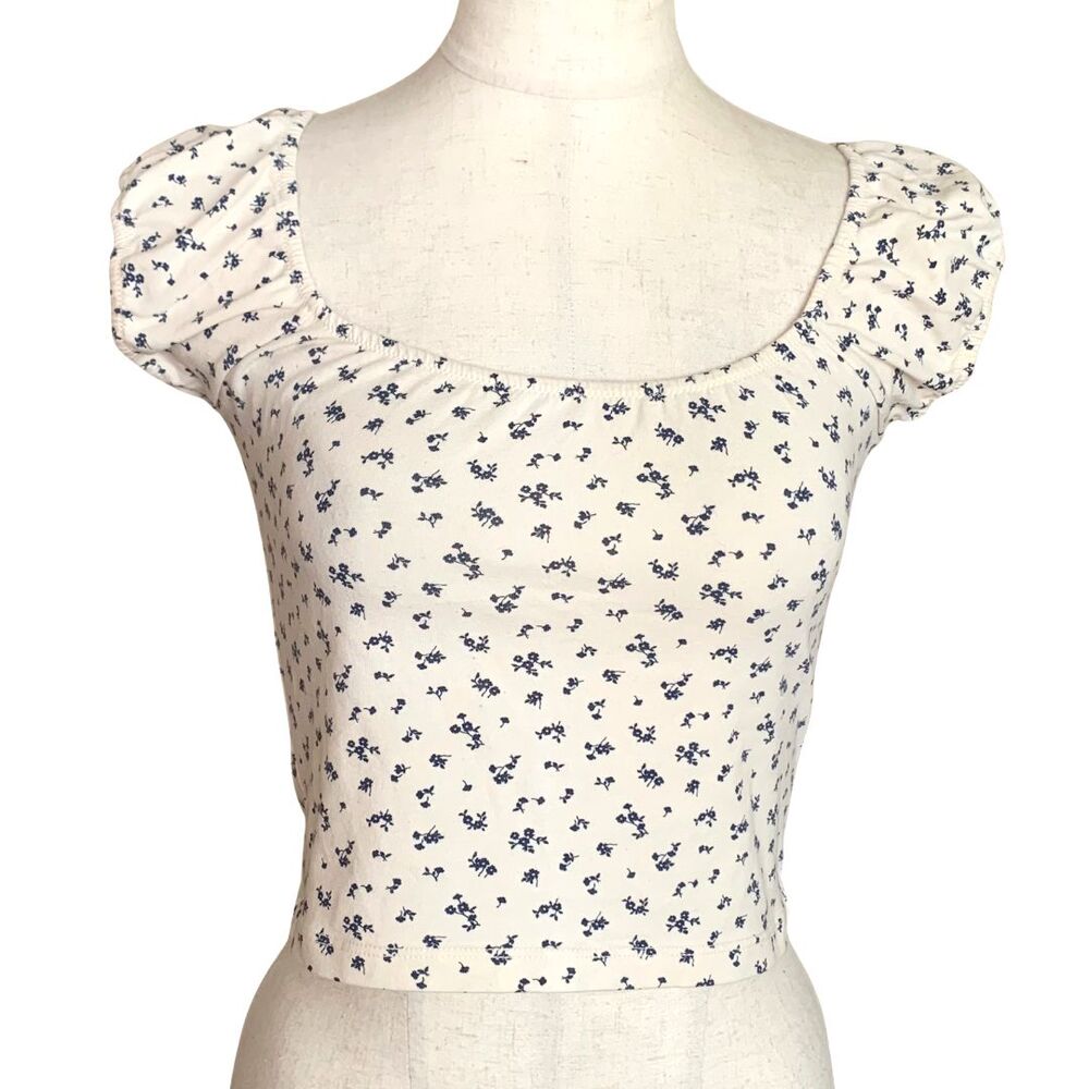 Brandy Melville Cream and Navy Floral Crop Top Blouse Puff Sleeve One Size